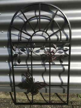 Metalen venster - vlinder - oud bruin - rustieke decoratie
